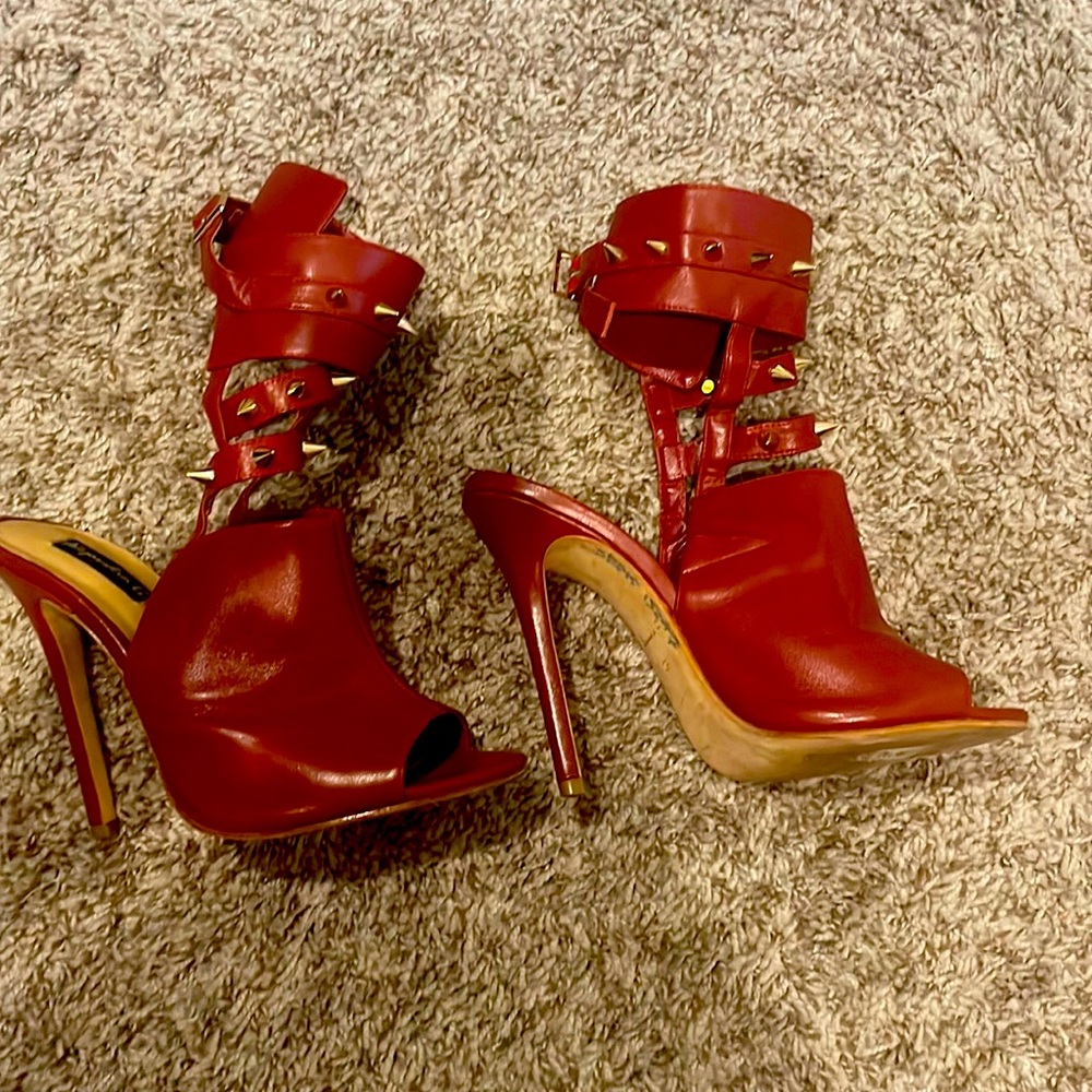 Maroon spike heel size EU39